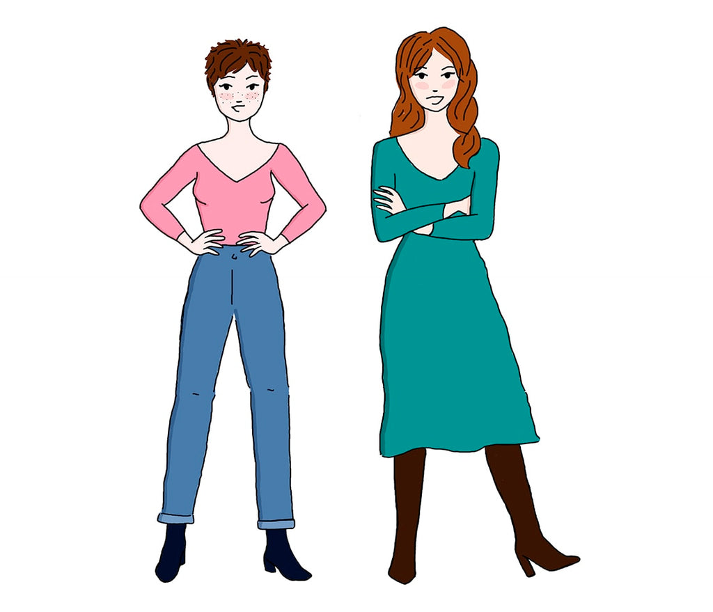 Dessin de deux jeunes femmes debout : l'une en pantalon les mains sur les hanches, l'autre en robe, les bras croisés. 
