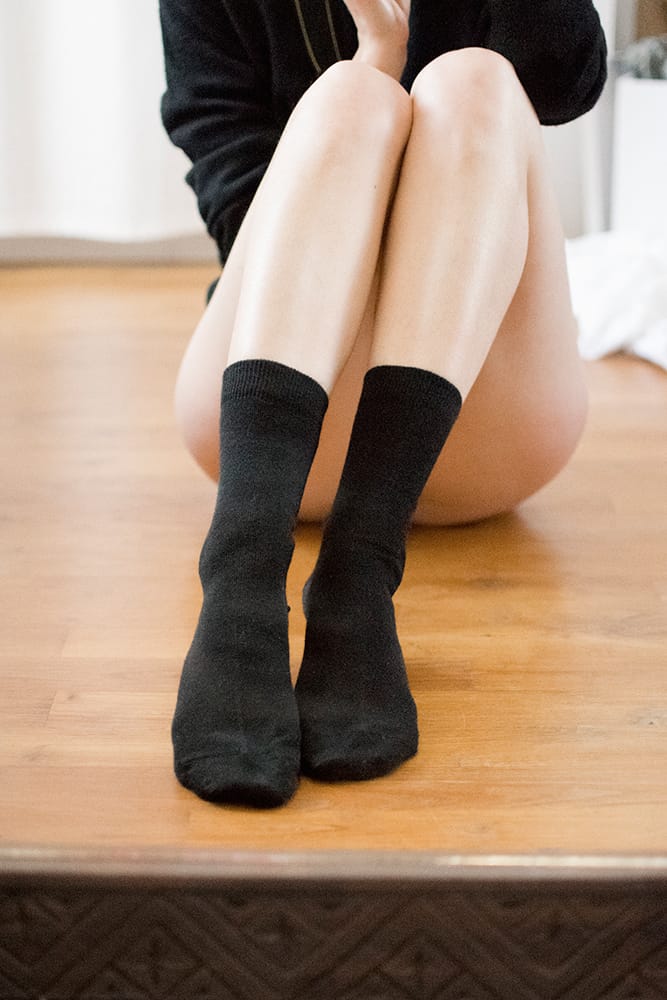 Chaussettes en laine biologique noire de la marque de mode éthique Swedish Stockings. 